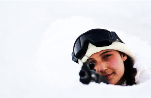 Dünyanın en zorlu eğitimi! 4 hafta karda yaşadılar!