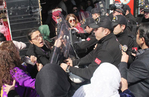 Şanlıurfa karıştı! Polis müdahale etti çok sayıda gözaltı var!