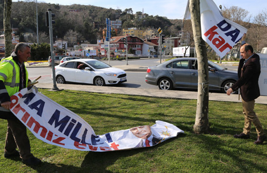 Sarıyer'de AK Parti'nin referandum çadırı parçalandı
