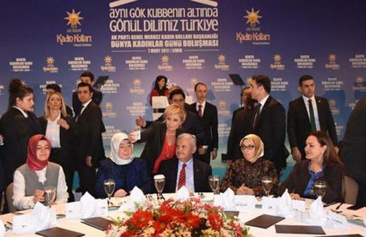 Binali Yıldırım'a kadınlardan destek!