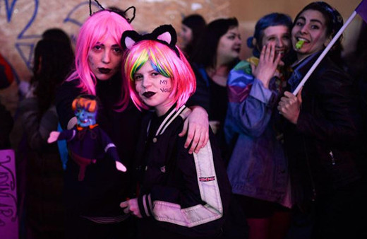 On binlerce kadın Taksim’de yürüdü