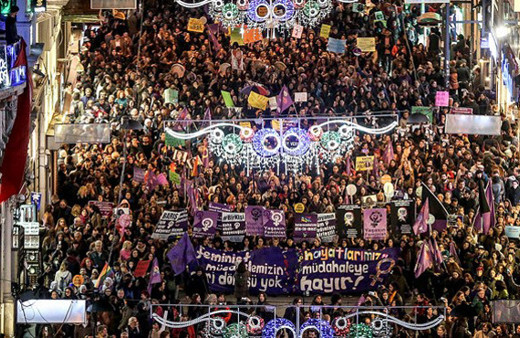 Binlerce kadın bir oldu Taksim'i böyle salladı!