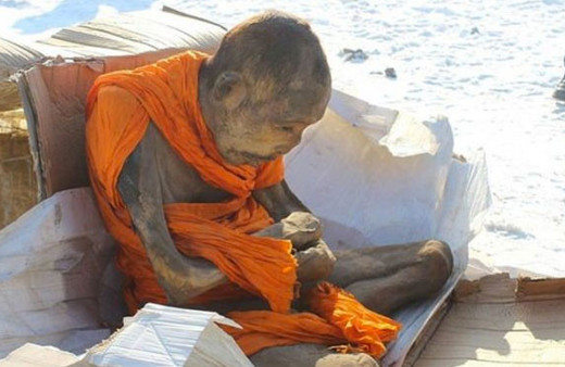 200 yıl önce bedeni mumyalandı hala yaşıyor