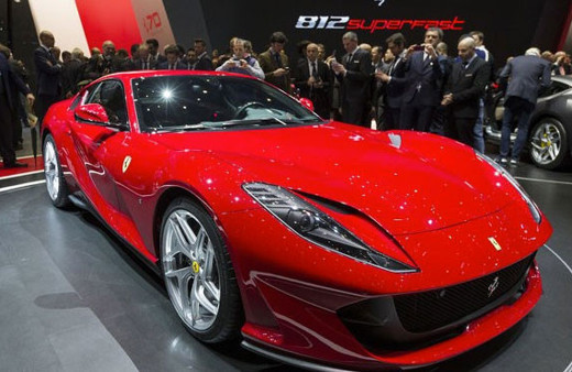 Ferrari 812 Superfast özelliklerine bakın fiyatı fena