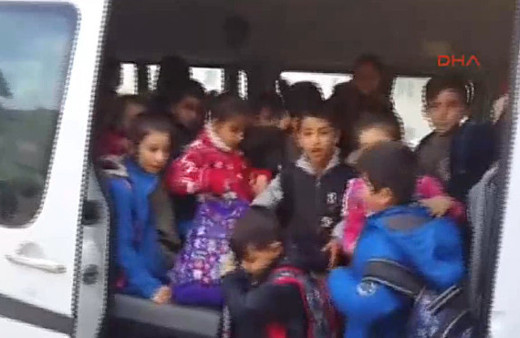 Adana'da 17 kişilik servisten 48 öğrenci çıktı