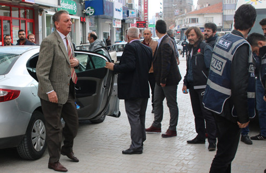 CHP'li Hüsnü Bozkurt'a 'denize dök hadi bizi' tepkisi