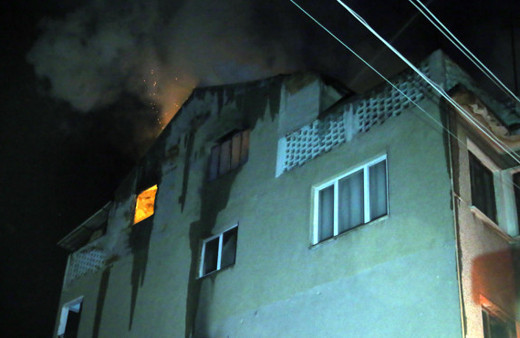 Eşi gelmedi diye evini yaktı