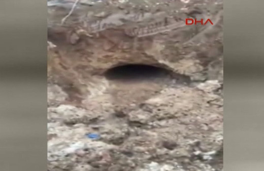 Diyarbakır'da patlamanın olduğu yerde tünel girişi tespit edildi