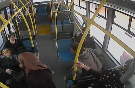 Fenalaşan yolcuyu hastaneye kadın otobüs şoförü yetiştirdi