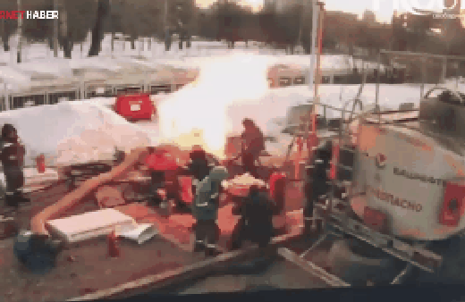 Akaryakıt istasyonunda patlama!