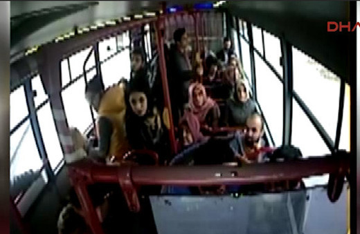 Bayılan yolcunun otobüsle hastane yolculuğu araç kamerasında