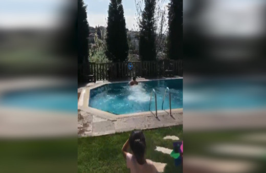 Demet Akalın, Okan Kurt çifti havuz sezonunu açtı