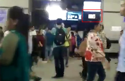 Havaalanında porno skandalı!