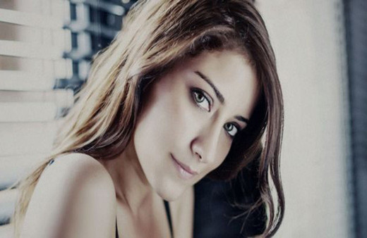 Hazal Kaya hayranlarına müjde geri dönüyor