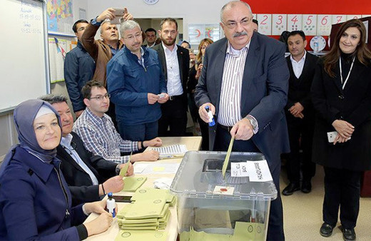 Tuğrul Türkeş oyunu kullandı