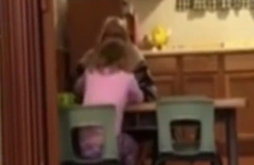 Anaokulunda skandal! 4 yaşındaki kızı dövdü