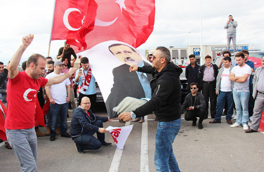 Kanada 'evet'i kutladı yer gök ayağa kalktı!