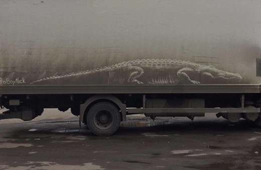 Kirli araba görünce dayanamıyor