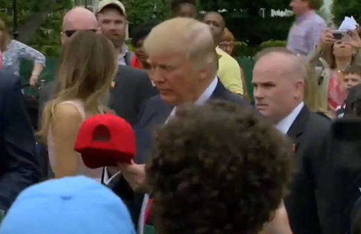 Donald Trump'tan hayranlarını kızdıran hareket