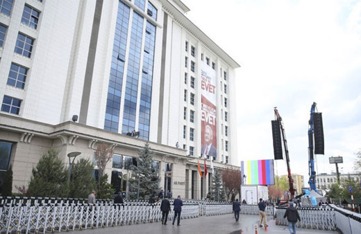 AK Parti'de Adil Gür öfkesi referandum gecesi neler yaşandı?