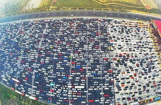 İstanbul trafiğide neymiş! 50 şeritlik yol bile tıkandı