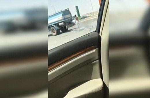 Su tankerinde yıkanan adama şoke etti!