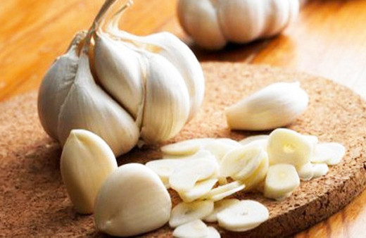 Kokusundan kaçtığını sarımsağı bal sirkesi ile karıştırdığınızda...