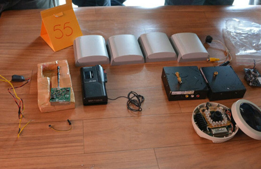 Firari FETÖ'cü müdürün evinden çıkanlara bakın!