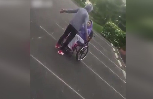 Engelli kızla saldırdı