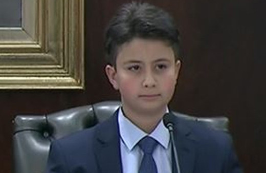 Küçük Başbakan'a ezber bozan sorular fena terledi!