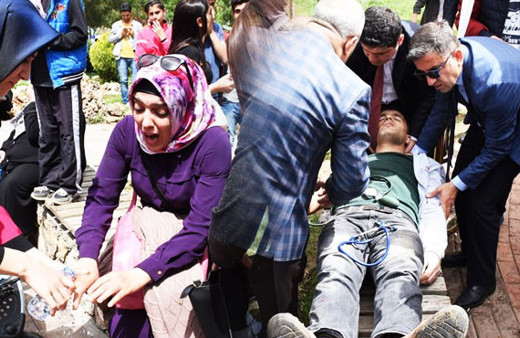 Batman'daki törende patladı! Olay yerinden görüntüler