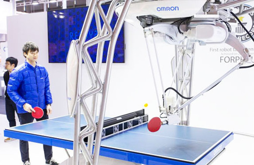 Almanya'da robotlar ile insanlar kaynaştı