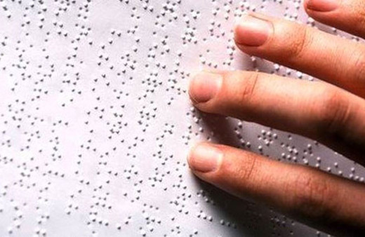 İlaç kutularına görme engelliler için kabartma yazı