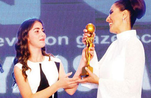 Hande Fırat'a özel ödül