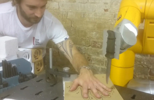 Robota bıçak taktı ve...