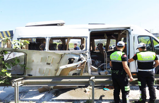 İstanbul'da öğrenci servisinde patlama! Olay yerinden ilk görüntüler
