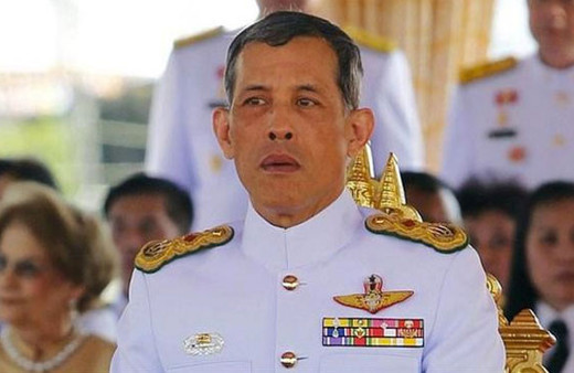 Tayland Kralı'nın giydiği kıyafete bakın olay oldu