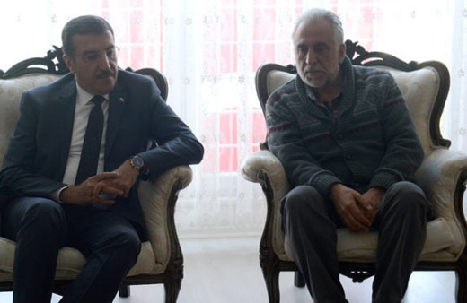  Bakan Tüfenkci'den şehit ailesine ziyaret 
