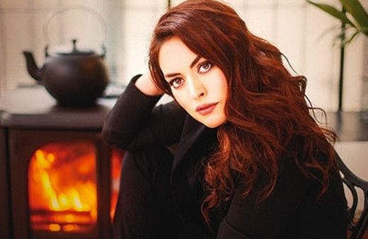 Ezgi Mola açtı ağzını yumdu gözünü o öğretmene çok sert tepki