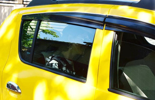 19 yaş küçük sevgilisi, Cem Yılmaz'ın evinden çıkarken görüntülendi