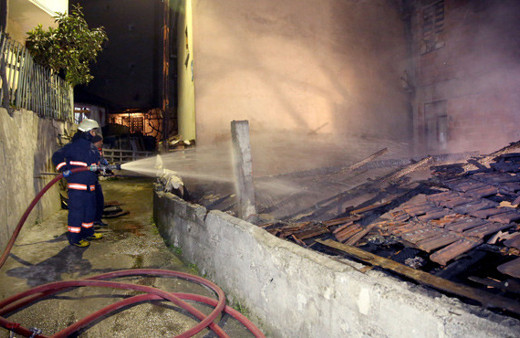 İstanbul'da gecekonduda yangın çıktı: 1 ölü 1 yaralı 