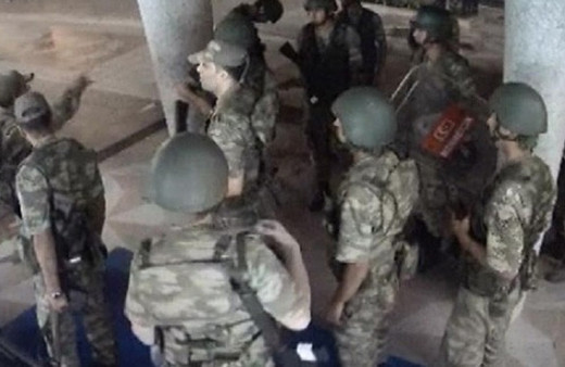  Darbeci komutandan 'Genelkurmay'ın kapısını kırın' emri