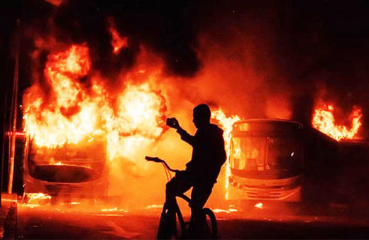 O ülke alev alev yanıyor! Olayların önüne kimse geçemiyor