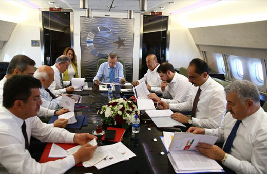 Cumhurbaşkanı Erdoğan'a uçakta brifing