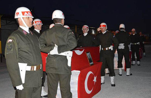 Bingöl'de çatışma: 1 korucu şehit, 4 yaralı