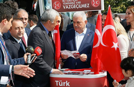 Başbakan Yıldırım'dan MHP standına ziyaret