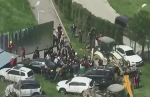 Lüks sitede tekme tokat kavga