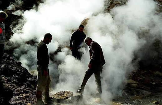 Van'da jeotermal patlama! Halk sokağa döküldü...