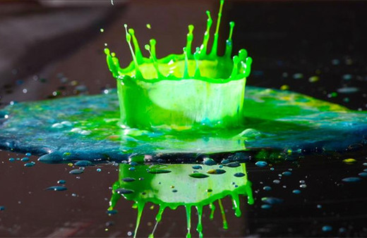 Bir damla için saatlerce bekliyor!