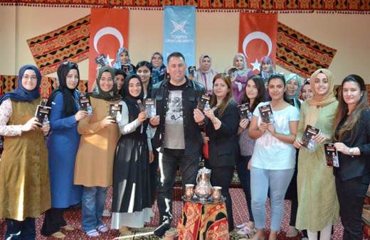 Ünlü genç yönetmen Adana'da gençlerle biraraya geldi